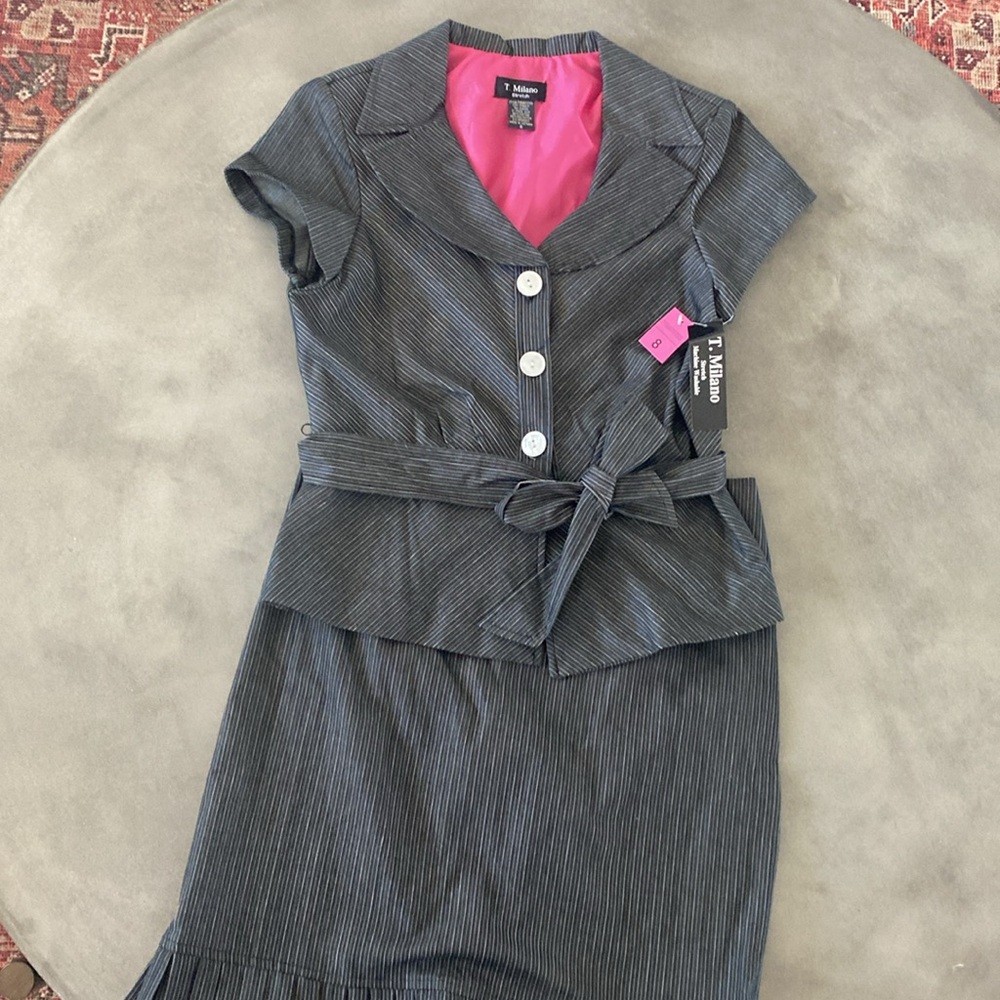NWT women’s T.Milano stretch two piece suit size 8. - Picture 4 of 13
